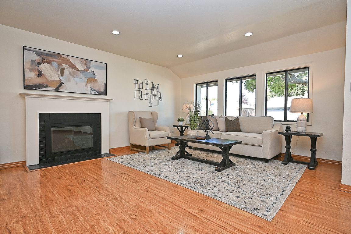 next background image