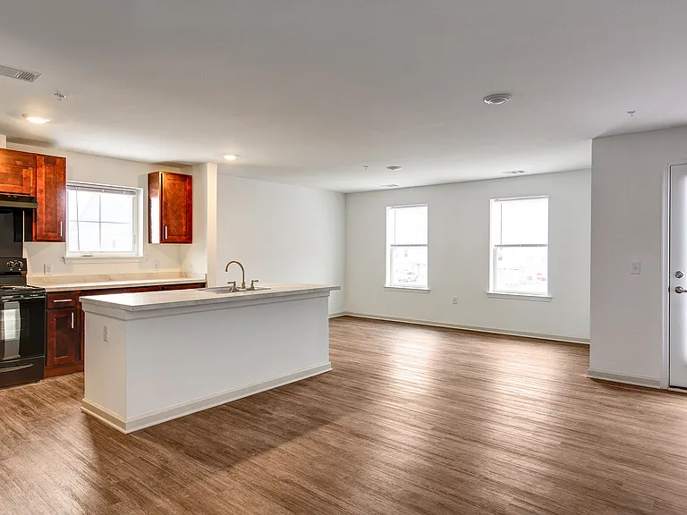 Clinton Woods Apartments — Photo 15