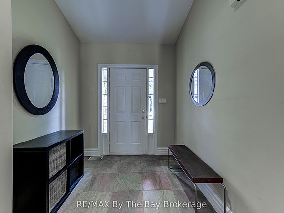 3rd image of 1902 River Rd W