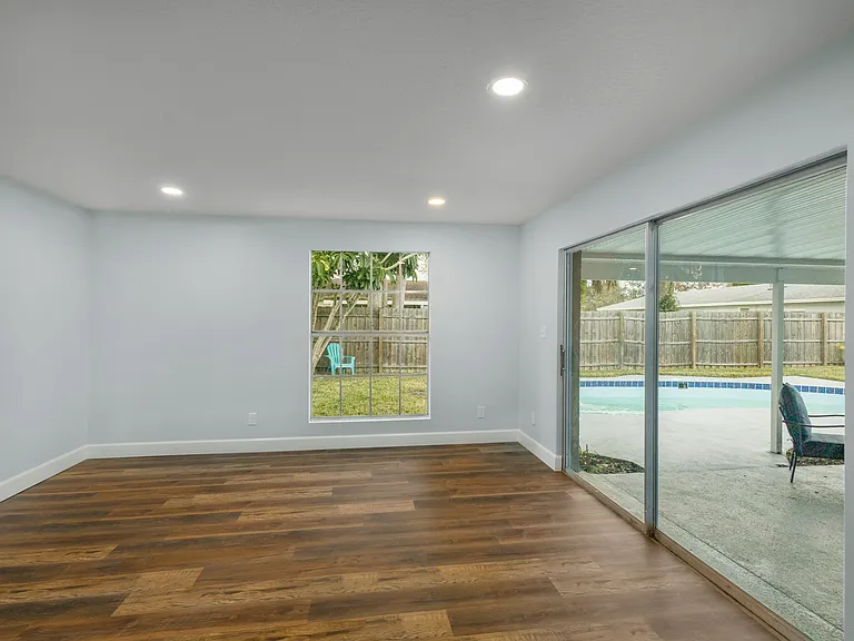 738 Baywood Ln — Photo 31