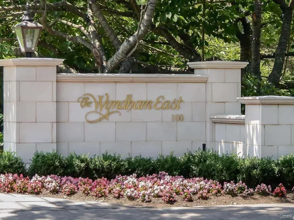 100 Hilton Ave Unit 707, Garden City, NY 11530