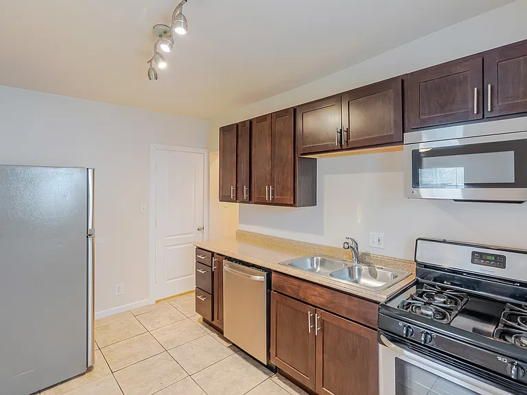555 Locust St #2 — Photo 3