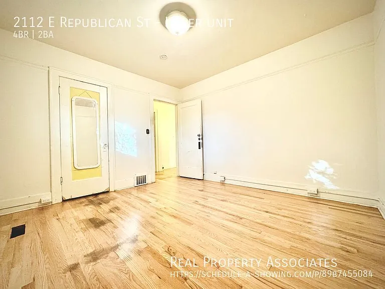 2112 E Republican St #UPPER — Photo 12