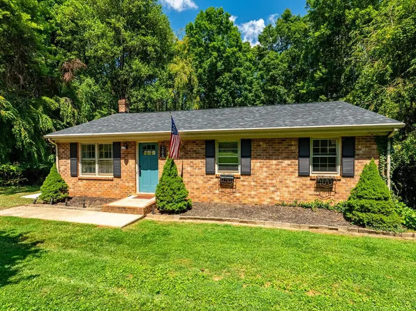 206 Simsbury Ln, Forest, VA 24551