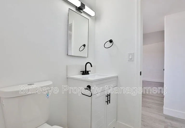 621 S California St #B — Photo 14