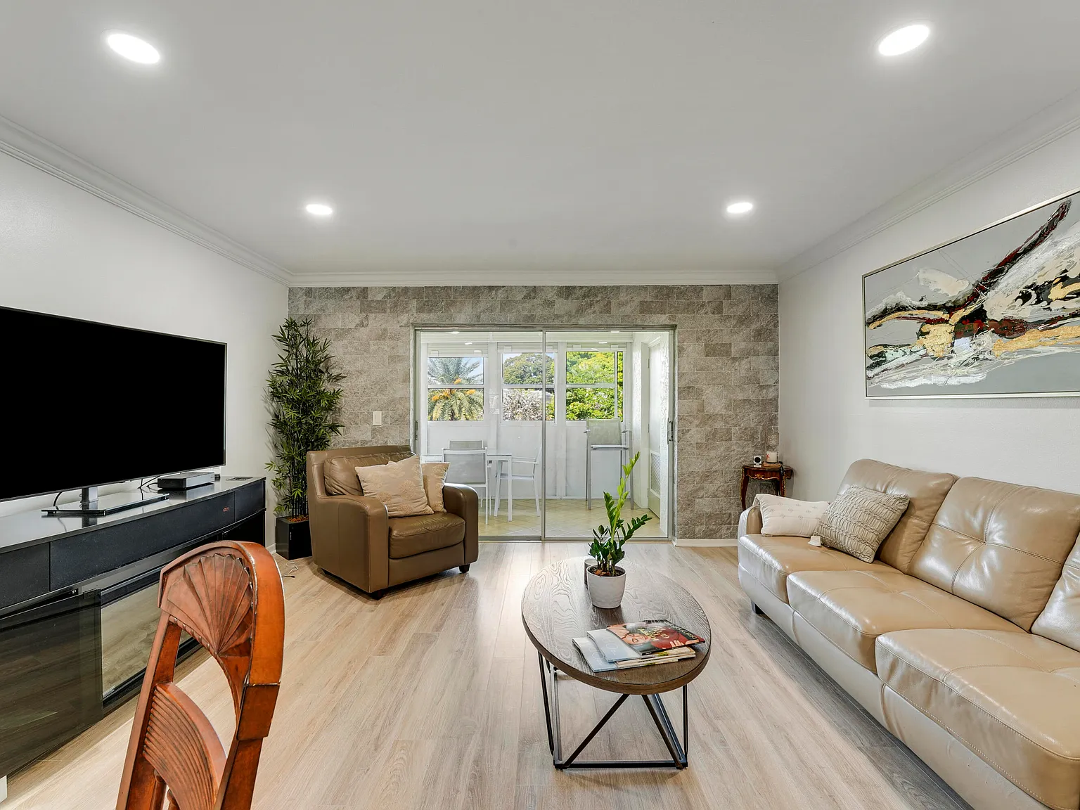 2 bed, 2.0 bath, 1044 sqft, $2,000 — Photo 1