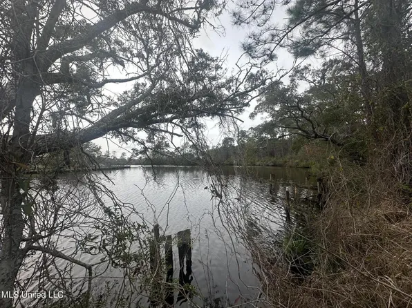9606 Evans Rd, Gulfport, MS 39503