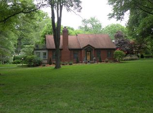 8031 Manor Rd, Leawood, KS 66206