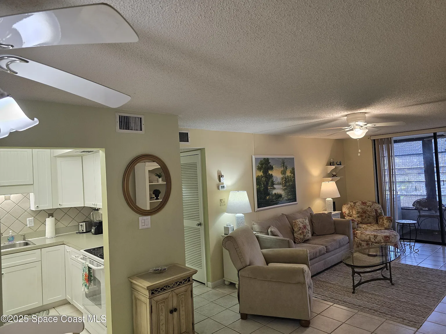 2 bed, 2.0 bath, 1131 sqft, $2,400 — Photo 2