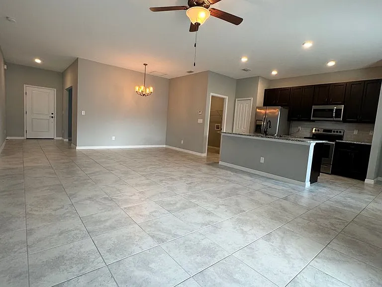 2233 S Chamberlain Blvd — Photo 9