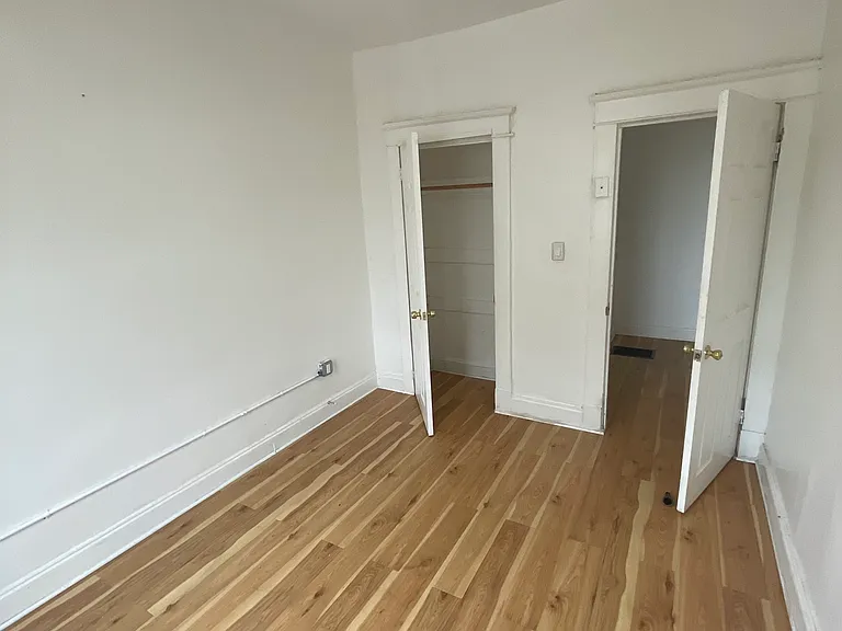 2323 Bryant Ave — Photo 7