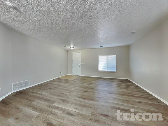 3rd image of 5208 Clovis Ct NE