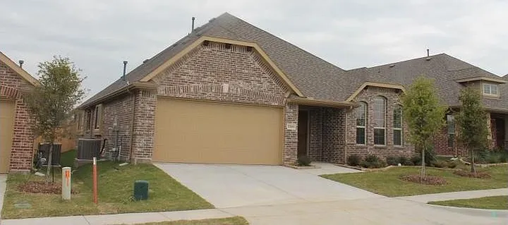 1116 Haskell Dr — Photo 2