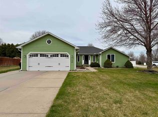 1036 Country Club Dr, Hastings, NE 68901