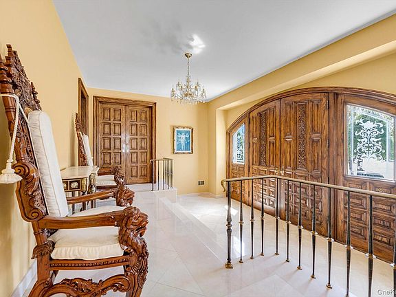 4th image of 118 Malba Drive