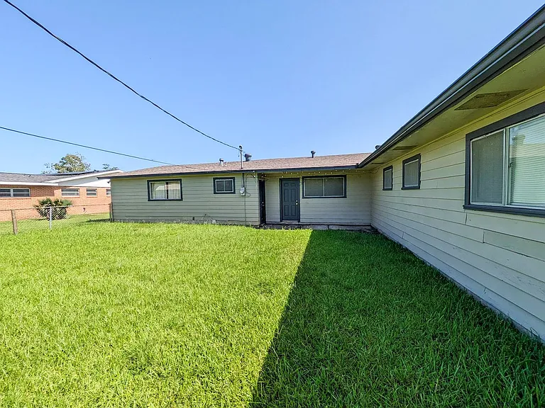1907 Link Ave — Photo 2