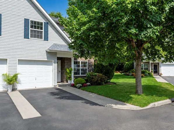 327 Medea Way, Central Islip, NY 11722