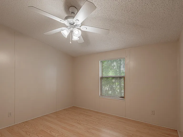 1323 Avenue E — Photo 20