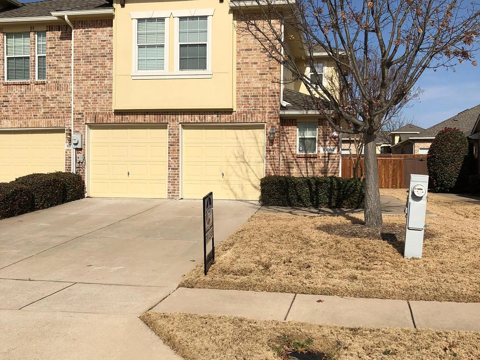 3 bed, 2.5 bath, 1940 sqft, $2,399 — Photo 2