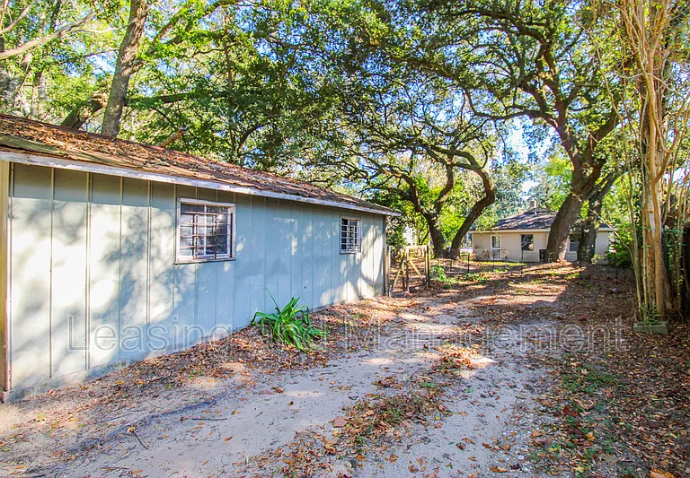 2104 Maybank Hwy — Photo 13