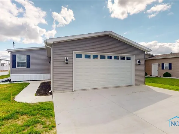 118 Woodcreek Blvd, Walbridge, OH 43465