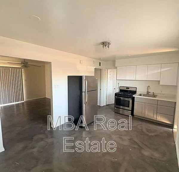 3427 N 12th Pl #7 — Photo 3