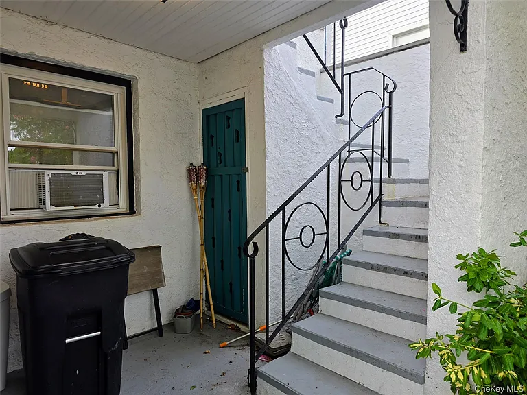 537 E Chester St — Photo 2