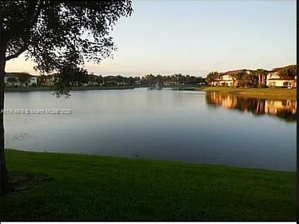 8395 SW 29th St #102