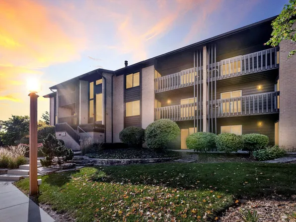 6162 Knoll Wood Rd #37-102, Willowbrook, IL 60527