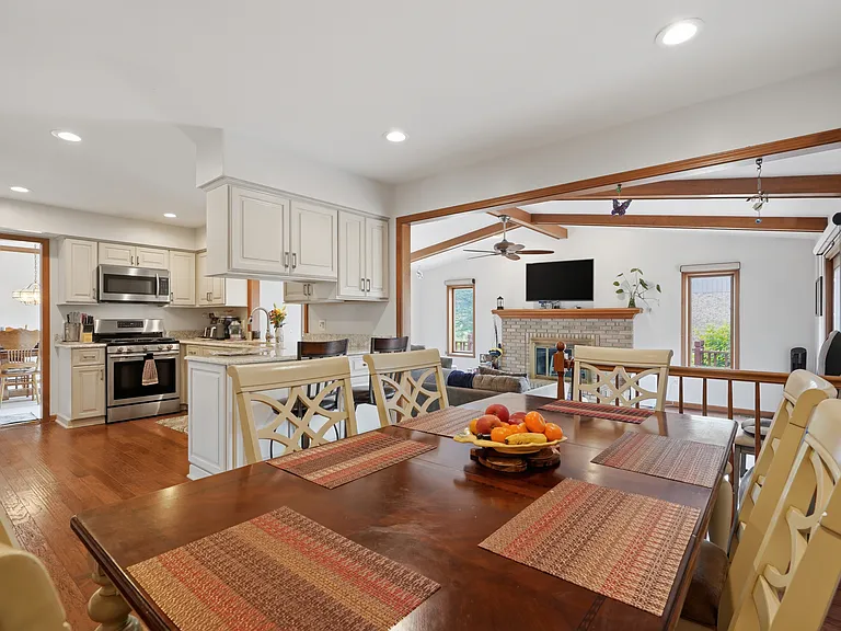 41605 Waterfall Rd — Photo 2