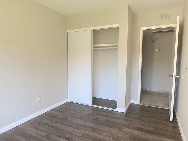 475 N Midway Dr #114 — Photo 6