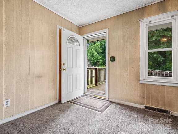 4th image of 1008 Midway Dr