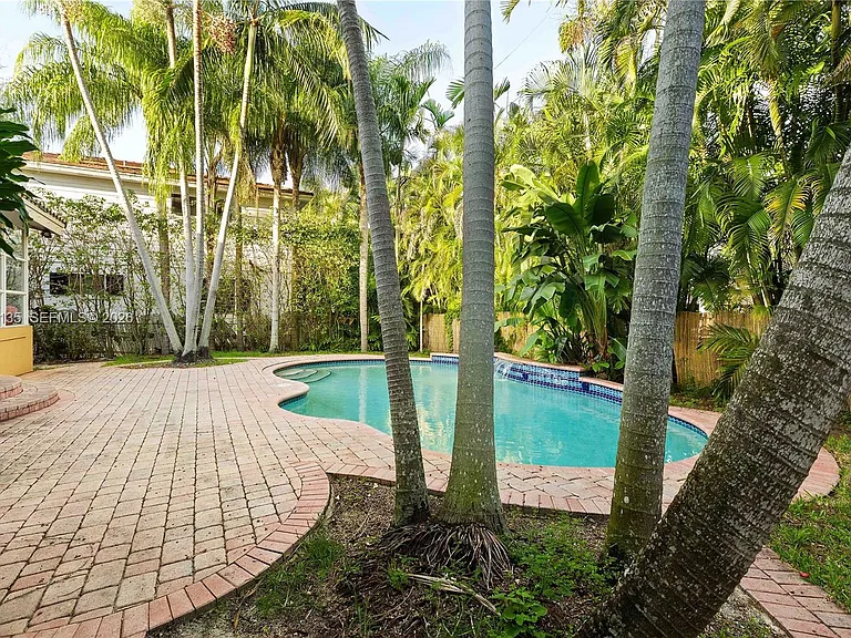 6315 Maynada St — Photo 33