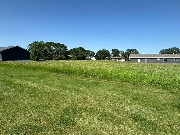 3rd image of Elmwood Dr