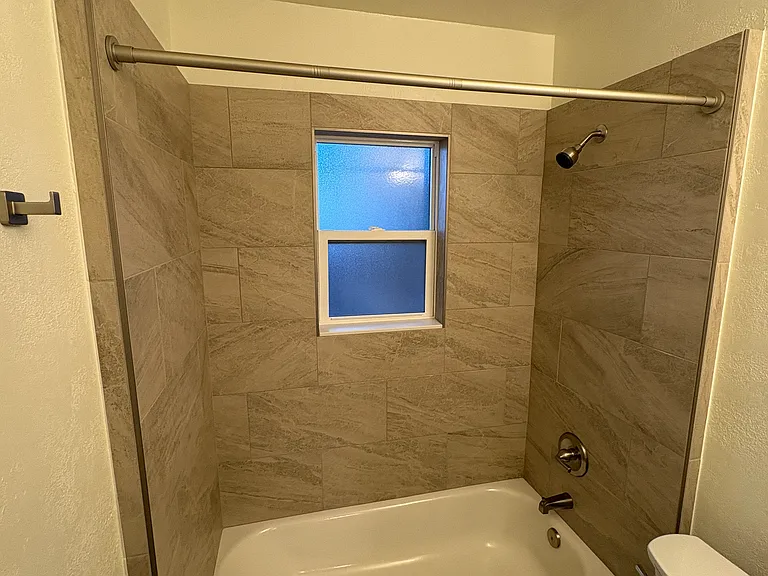 762 W 6th St — Photo 11