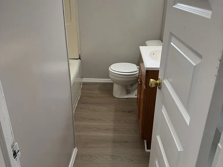 1669 S Hickory Ave — Photo 6