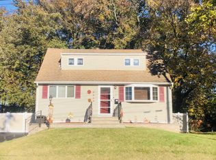 5 Winthrop Pl, Hazlet, NJ 07730