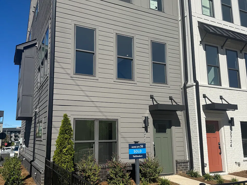 3640 S Tryon St