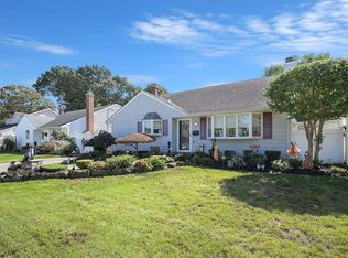 3908 Maplewood Dr, Seaford, NY 11783