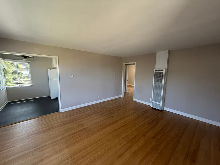 235-237 Lynn Dr — Photo 3