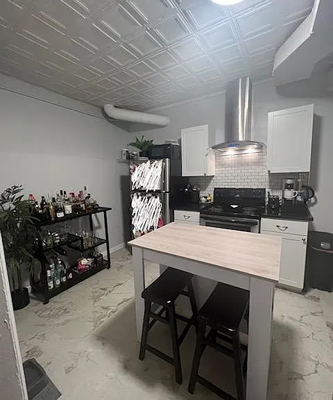 27 Cowan St #1 — Photo 2