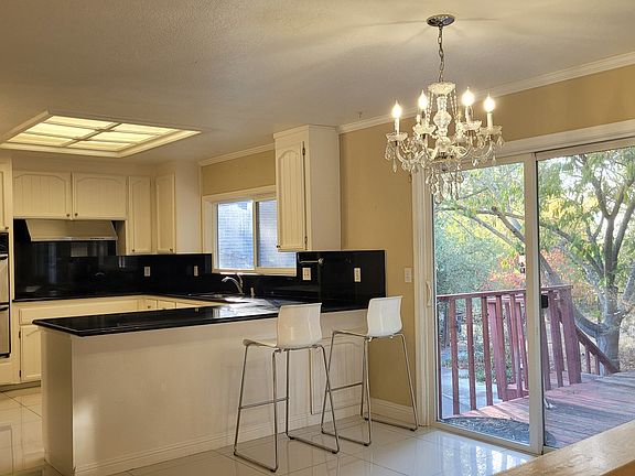 3rd image of 44699 Parkmeadow Dr
