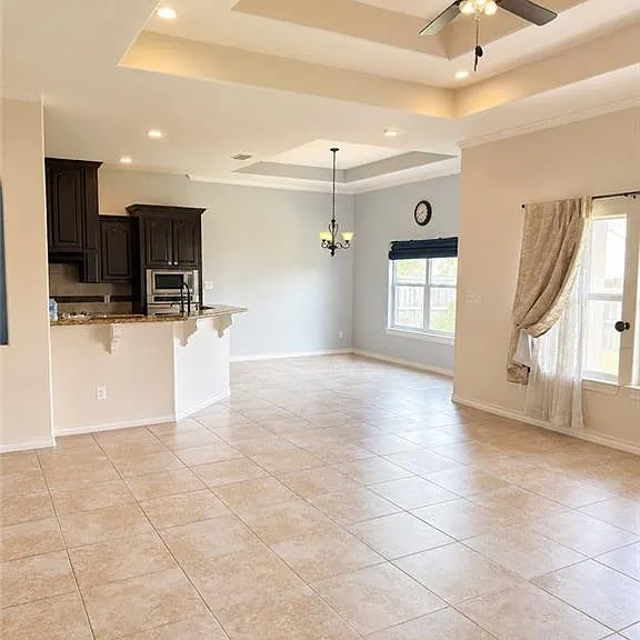 1805 Queens Ave — Photo 4