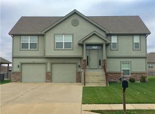 9119 N Mulberry Dr, Kansas City, MO 64155