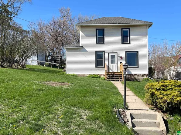 128 Spruce St, Cherokee, IA 51012
