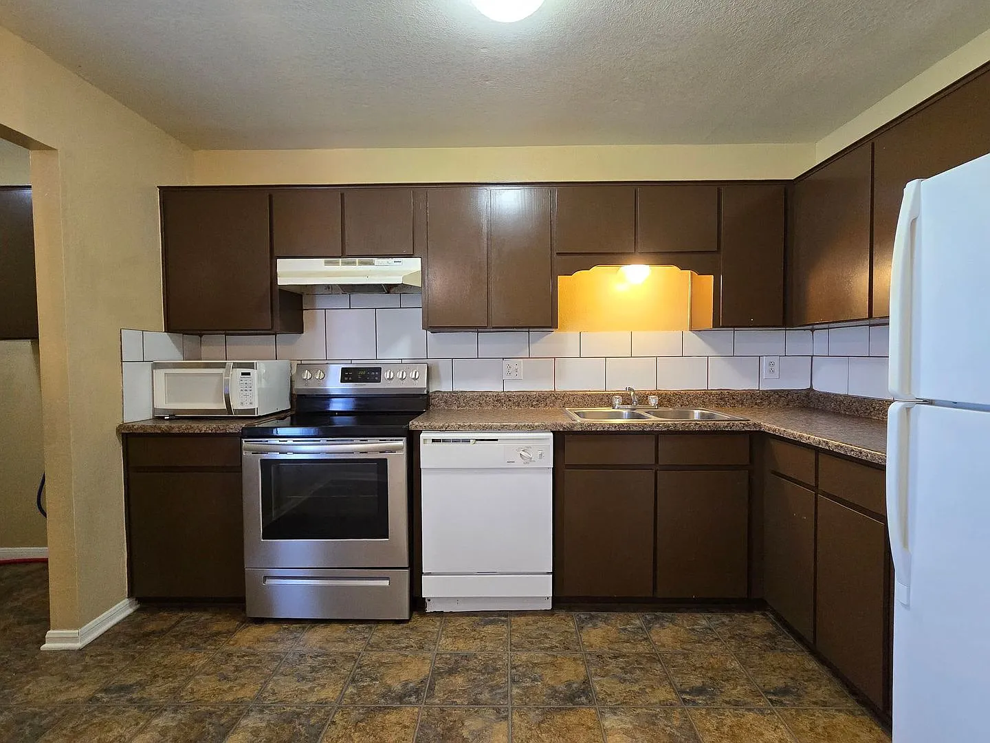 1007 Circle M Dr — Photo 3
