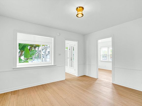 5th image of 1542 Harvard St APT A