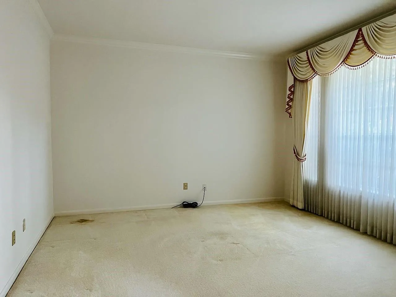 4 bed, 2.5 bath, 2688 sqft, $2,800 — Photo 3