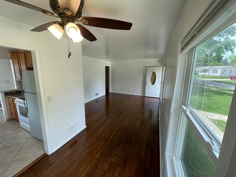 1020 Cole Creek Dr — Photo 3