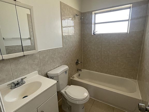 3rd image of 2851 Jackson St APT 1
